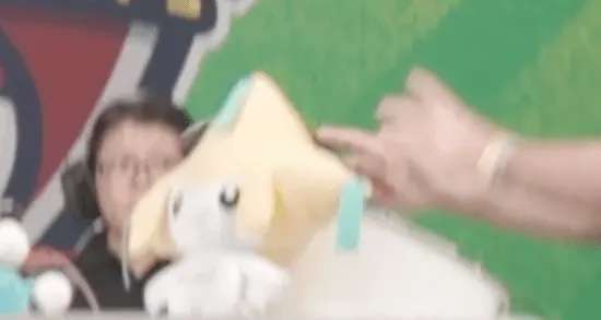 【热点】《宝可梦》选手庆祝太激动被取消第一名！网友鸣不平，玩家讨论热烈